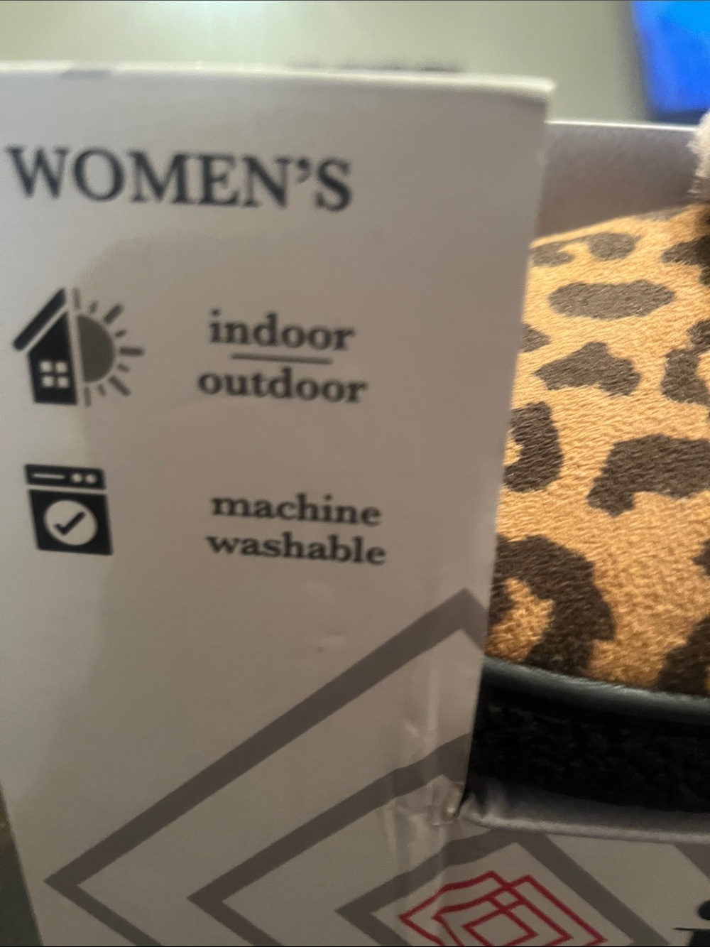 Slippers in Box - Picture 5 of 5